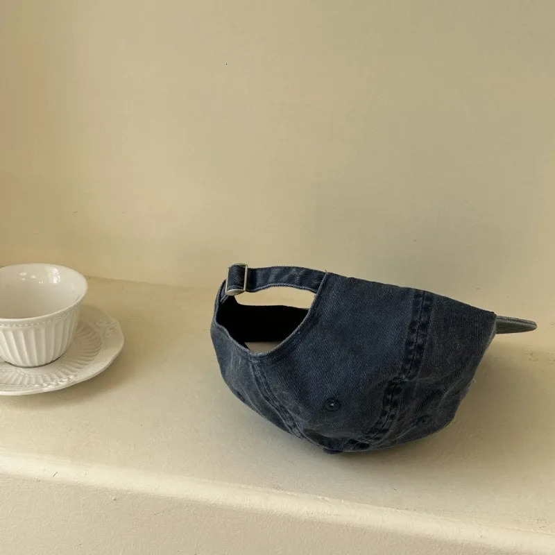 Ins Retro Washed Denim Alphabet Embroidered Baseball Hat Mens and Womens Casual Hiphop Flatbrimmed Sun Cap Gorras 240220