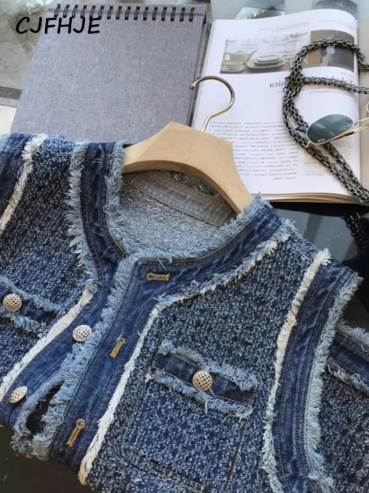 CJFHJE Blue Spring Autumn Flow Sleeveless Tank Top Coat Women Single Breasted Plaid Denim Vest Female Tassel Elegant Lady Vests 240229
