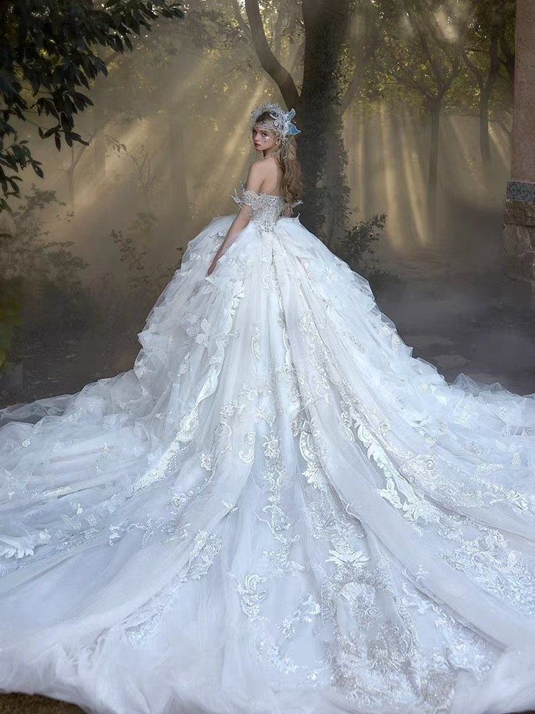 2024 Ball Gowns Wedding Dresses Princess Gown Corset Sweetheart Organza Ruffles Cathedral Train Bridal Beaded Embroidery princess Beach Boho Bride Dre