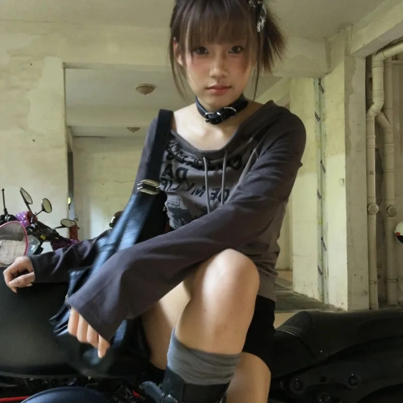 Karrram Japanese Y2k Off Shoulder T-shirt Grunge Aesthetics Graffiti Print Long Sleeve Tee Shirt Vintage Harajuku Streetwear 90s 240228