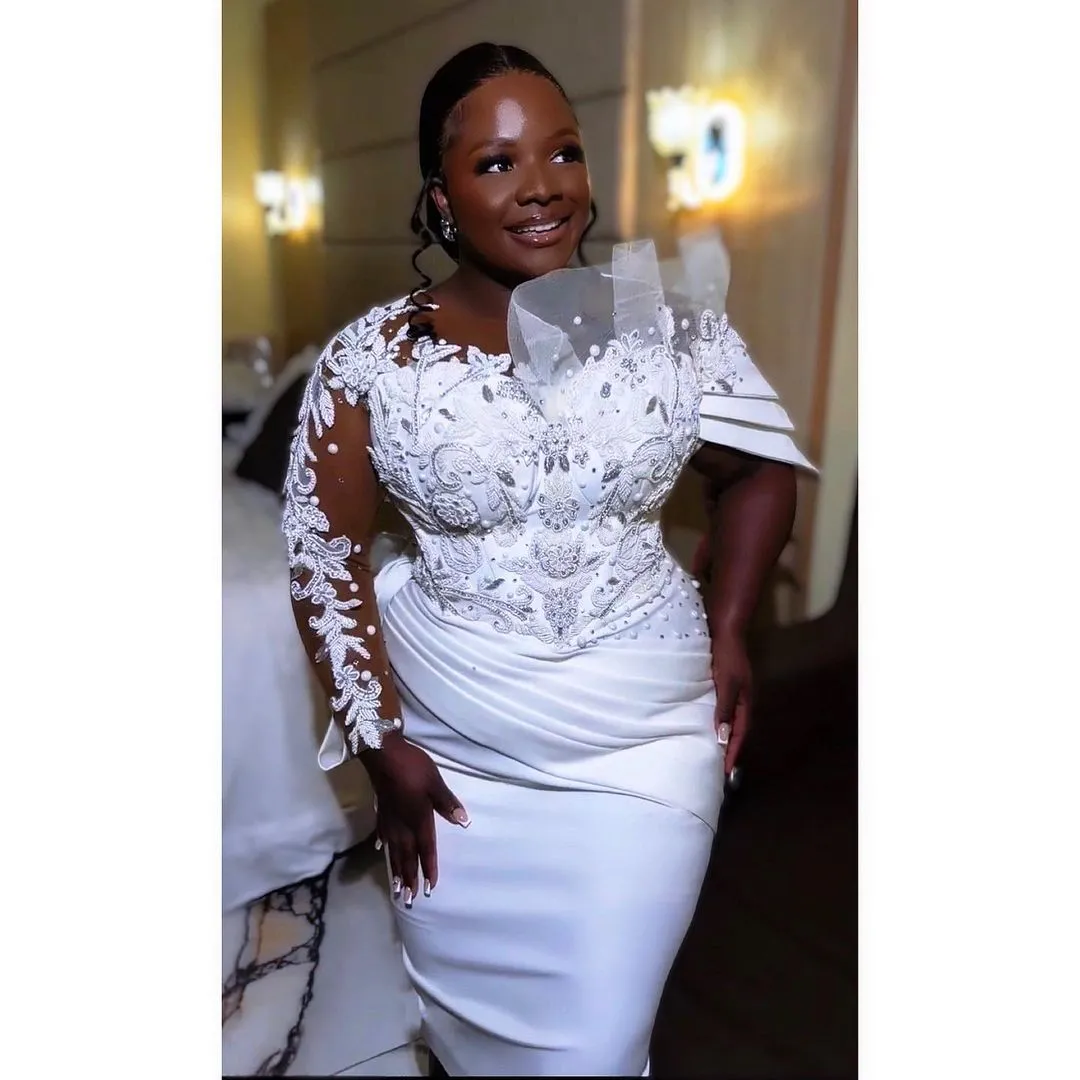 2024 Plus Size Arabic Aso Ebi Stylish urious Sheath Wedding Dress Lace Beaded Crystals Bridal Gowns Dresses