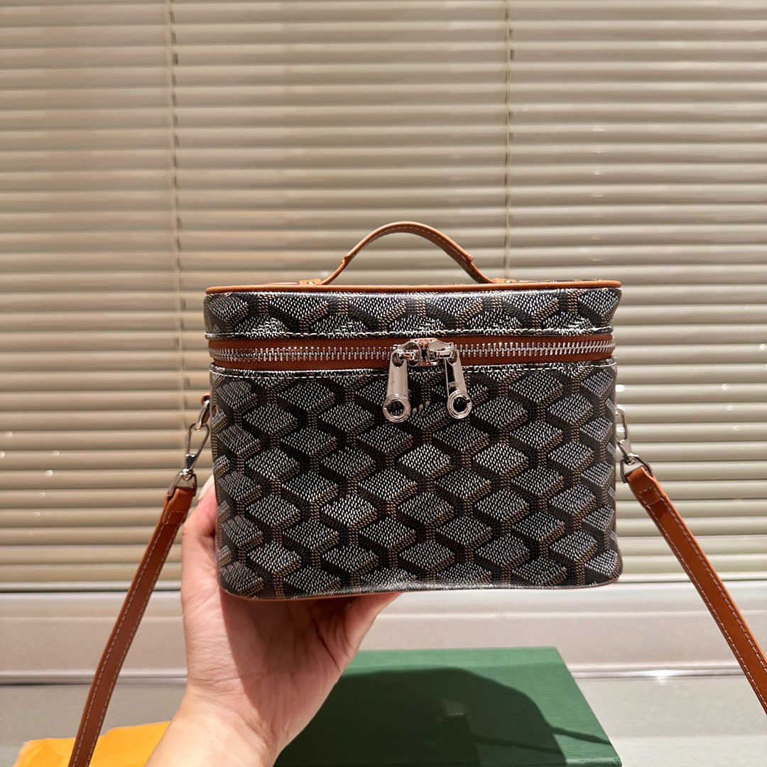 Top handle GY Vanity makeup bags women Pochette tote Luxurys Designers Cosmetic Cases Cross Body Mens toiletry leather Shoulder make up Bag 240315