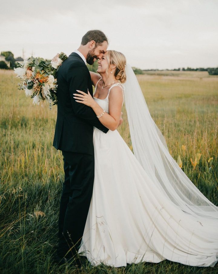 Style A Country Line Wedding Dresses For Bride Black Women Spaghetti Straps Satin Pleats Draped Court Train Boho Beach Bridal Gowns Vestidos De Noiva 