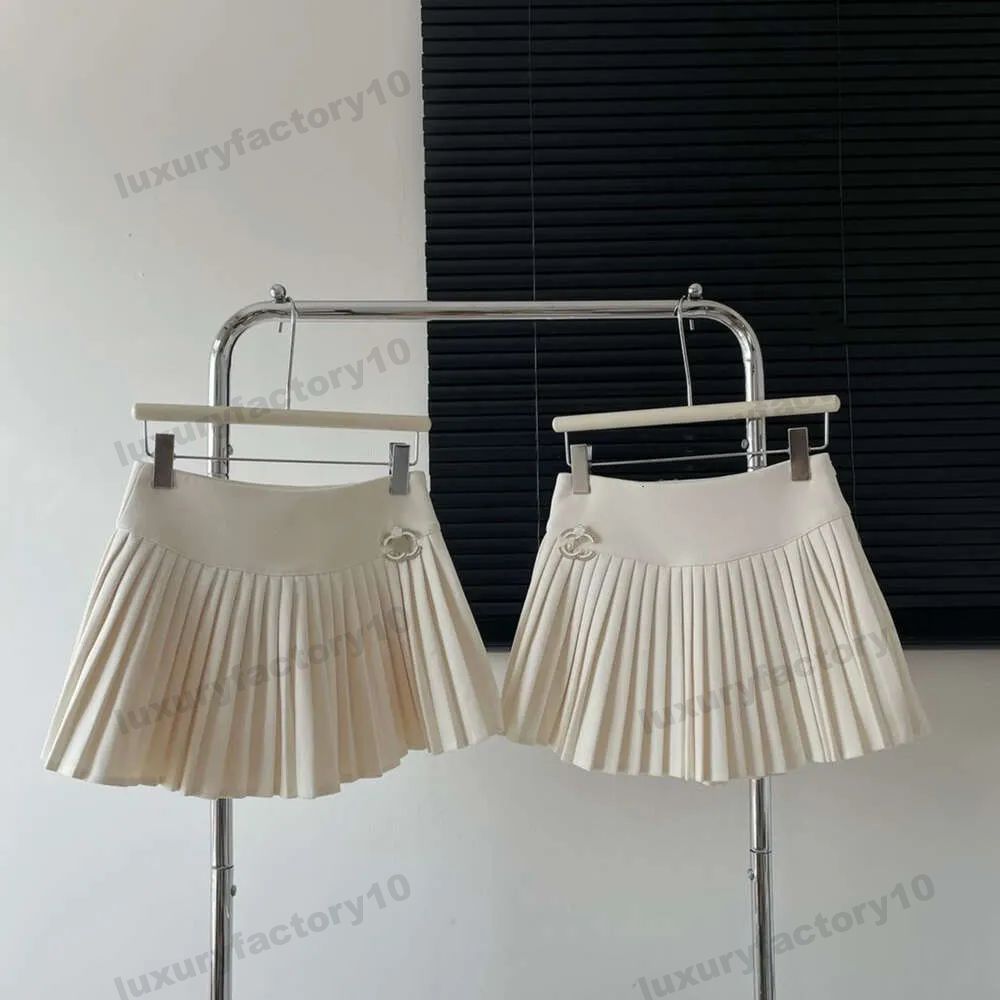 Summer 2 Colors Womens Skirt Metal Letter High Waist Pleated Skirt Anti-Gare Thin Mini Skirts Women