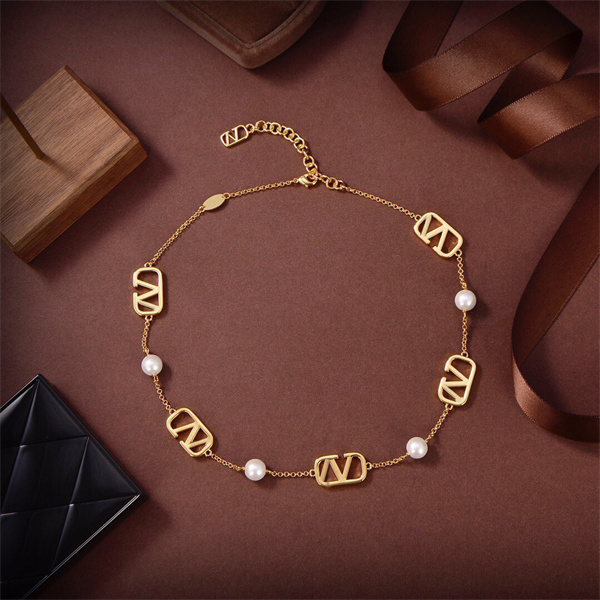 Woman Brand Pendant Necklaces V Letter Designer Pearl Fashion Luxury Vlogo Metal Jewelry Hoop Women Valentinolies Trend Necklaces 435