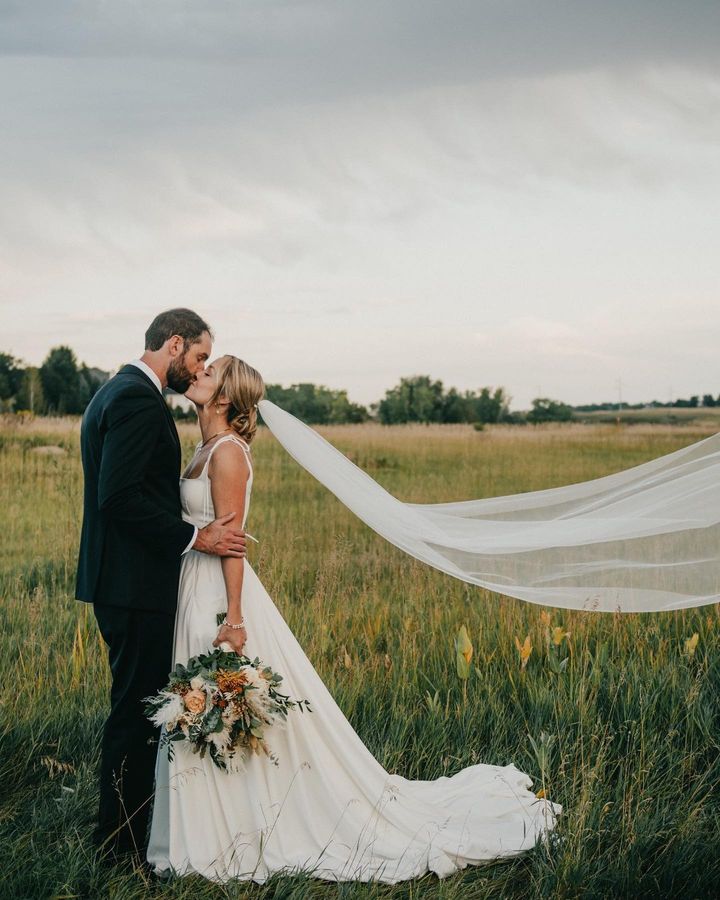 Style A Country Line Wedding Dresses For Bride Black Women Spaghetti Straps Satin Pleats Draped Court Train Boho Beach Bridal Gowns Vestidos De Noiva 