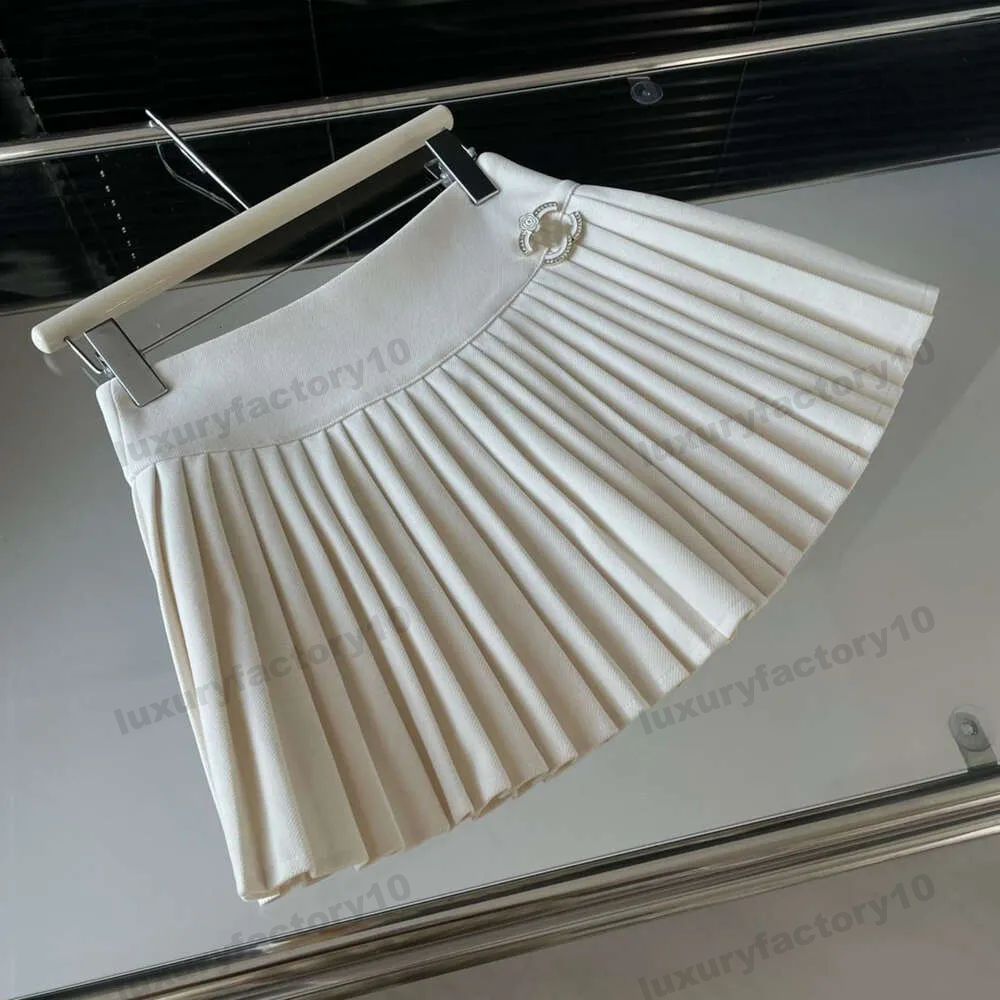 Summer 2 Colors Womens Skirt Metal Letter High Waist Pleated Skirt Anti-Gare Thin Mini Skirts Women