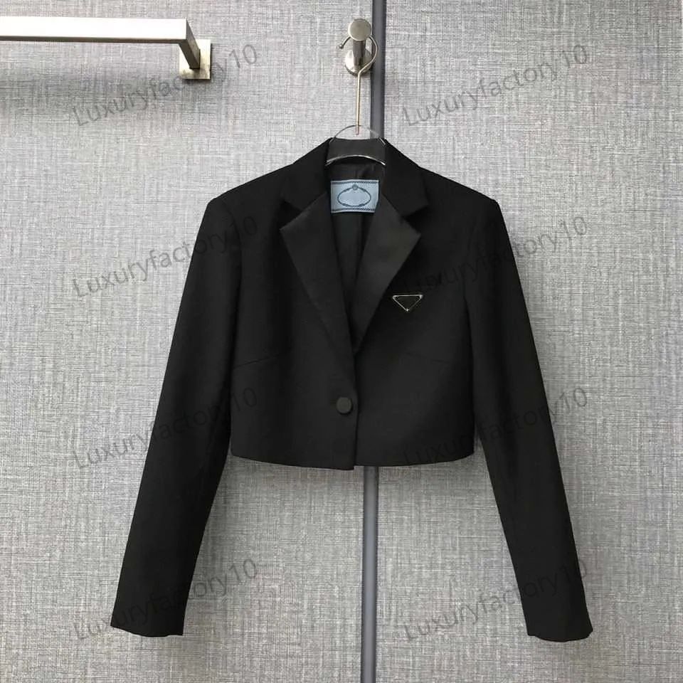 Womens Set Nylon Skirt Suit Inverted Triangle Sets Suits Casual Skirt Two-Pieces Set High quality Clothes