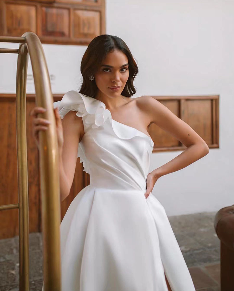 A-line Wedding Eleaant Dress 2024 One Shoulder 3D Flowers Split Open Back Pleat Satin Bridal Gown Sweep Train Vestidos De Noiva 326