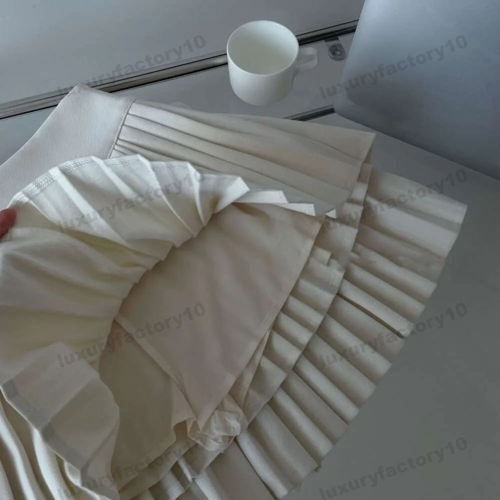 Summer 2 Colors Womens Skirt Metal Letter High Waist Pleated Skirt Anti-Gare Thin Mini Skirts Women