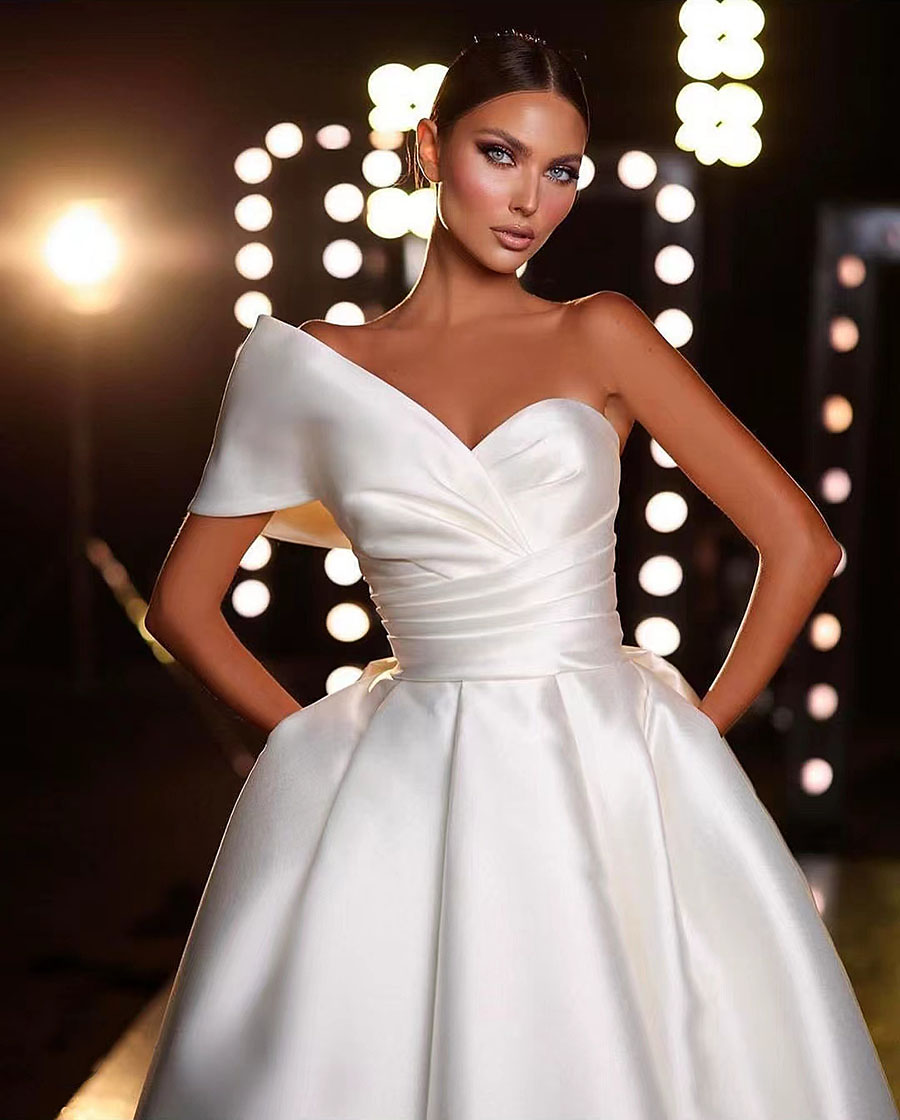 E Sleeveless A Wedding Dress Satin Sweetheart Court Train Bridal Gown Princess Plus Size Custom Vestido De Novia 0914