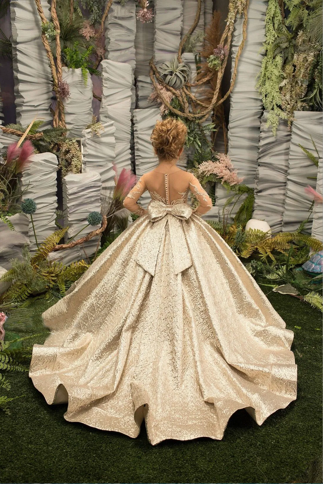 Gold Flower Girl Dress Princess Illusion Sleeve With Bow Buttons Luscious Skirt Birthday Wedding Party Kids Bridesmaid 0515