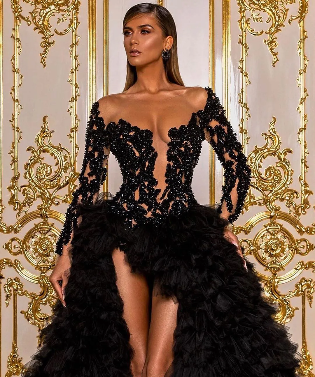 Black Beaded Long Sleeves Prom Dresses Sheer Plunging Neck Sequined Side Split Evening Gowns Tiered Sweep Train Tulle Formal Dress 0305