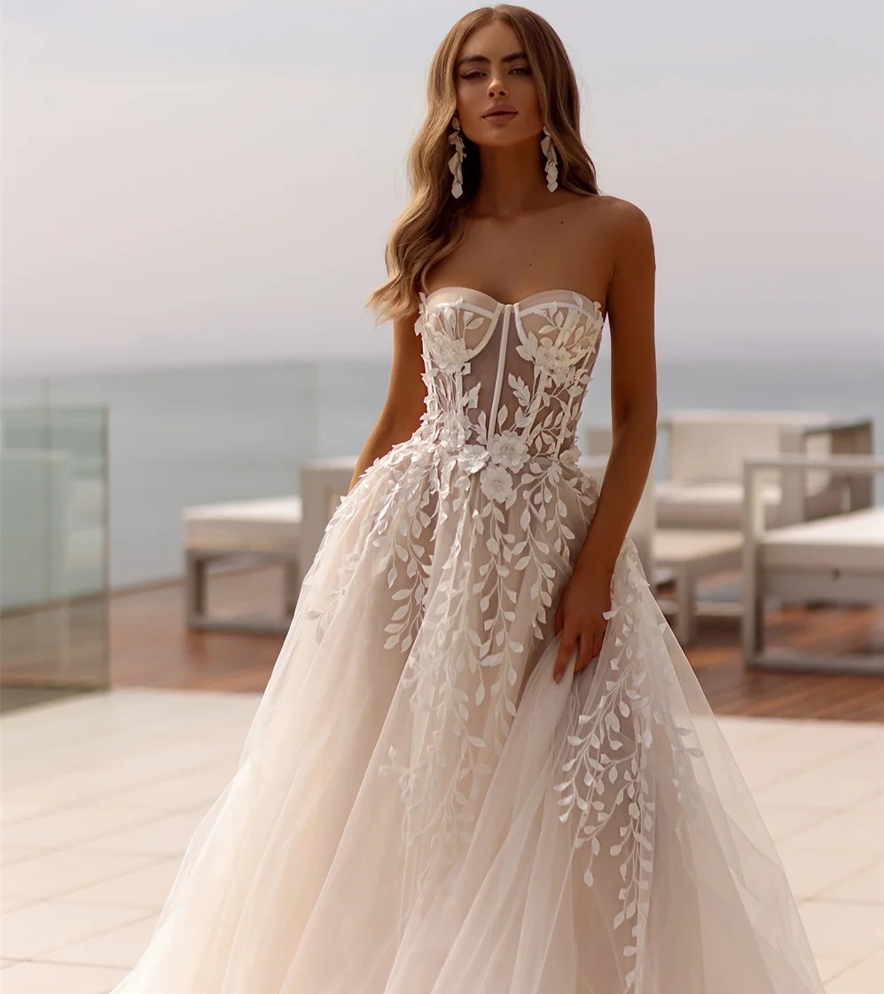 2025 Fashion Wedding Dress Strapless 3D Flower Lace Applique Sweep Train Boho Bridal Gown Custom Made Vestidos De Novia