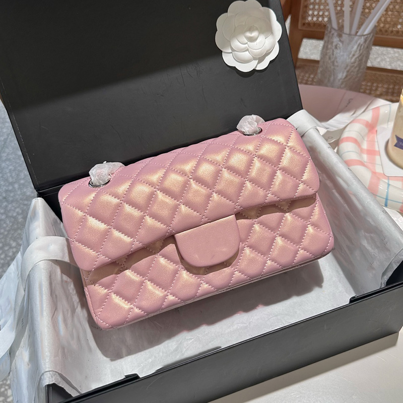 Ladies Medium Flap Lambskin Iridescent Shoulder Bags Silver Metal Hardware Chain Crossbody Shoulder Handbags Multi Pochette Outdoor Purse 23CM