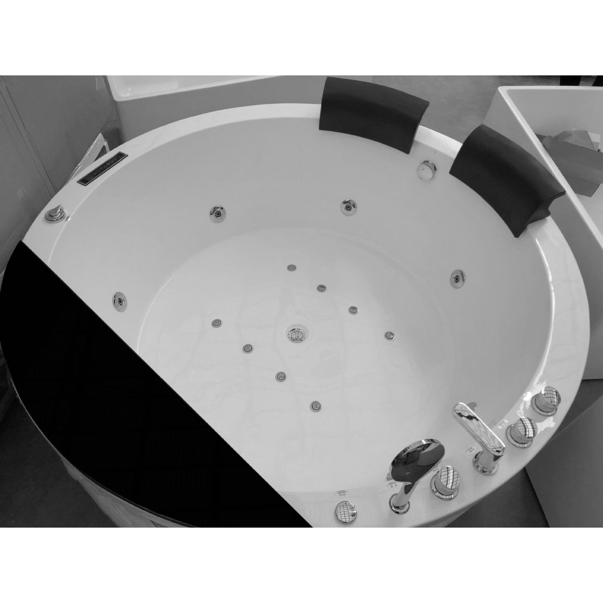1500mm Rounded Whirlpool Bathtub Acrylic Hydromassage Waterfall Double People Hot Tub NS1106A
