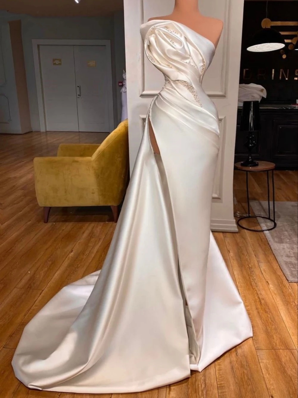 Glamorous Strapless Mermaid Wedding Dress Side Split Bridal Gowns Pearls Crystal Bride Dresses Custom Made Vestido de novia
