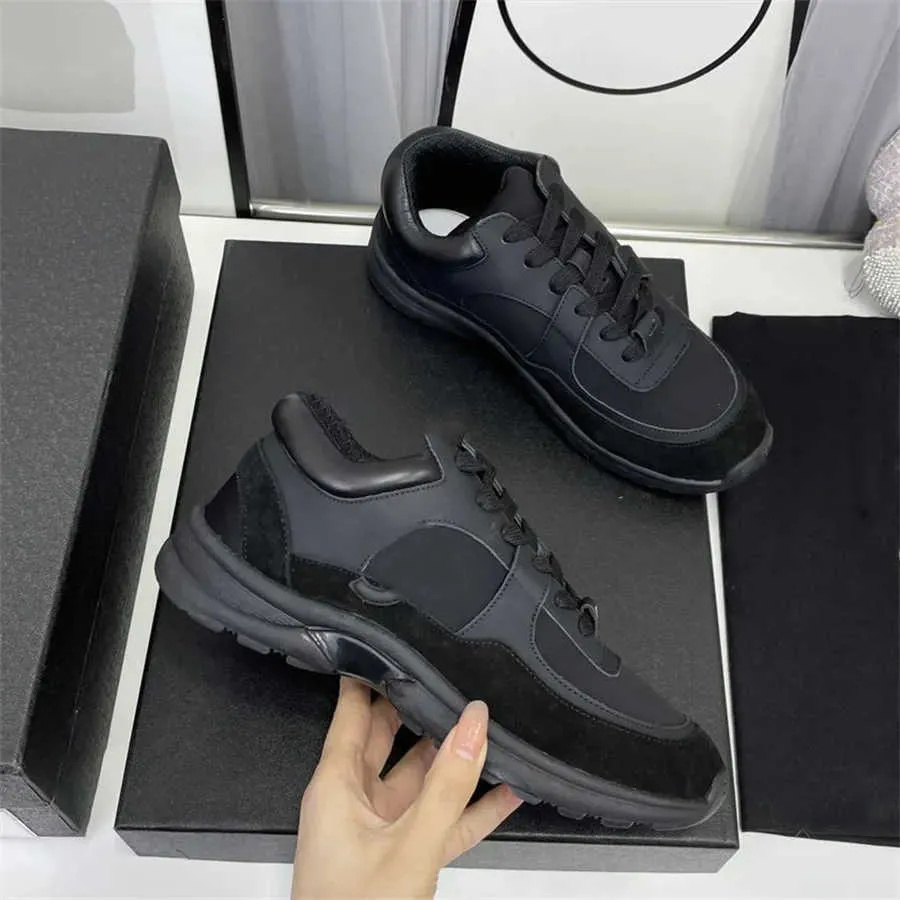 2025 Designer Running Shoes Chaussures Sneakers Womens Lace-up Casual Shoes Classic Trainer Fabric Suede Effect City Size