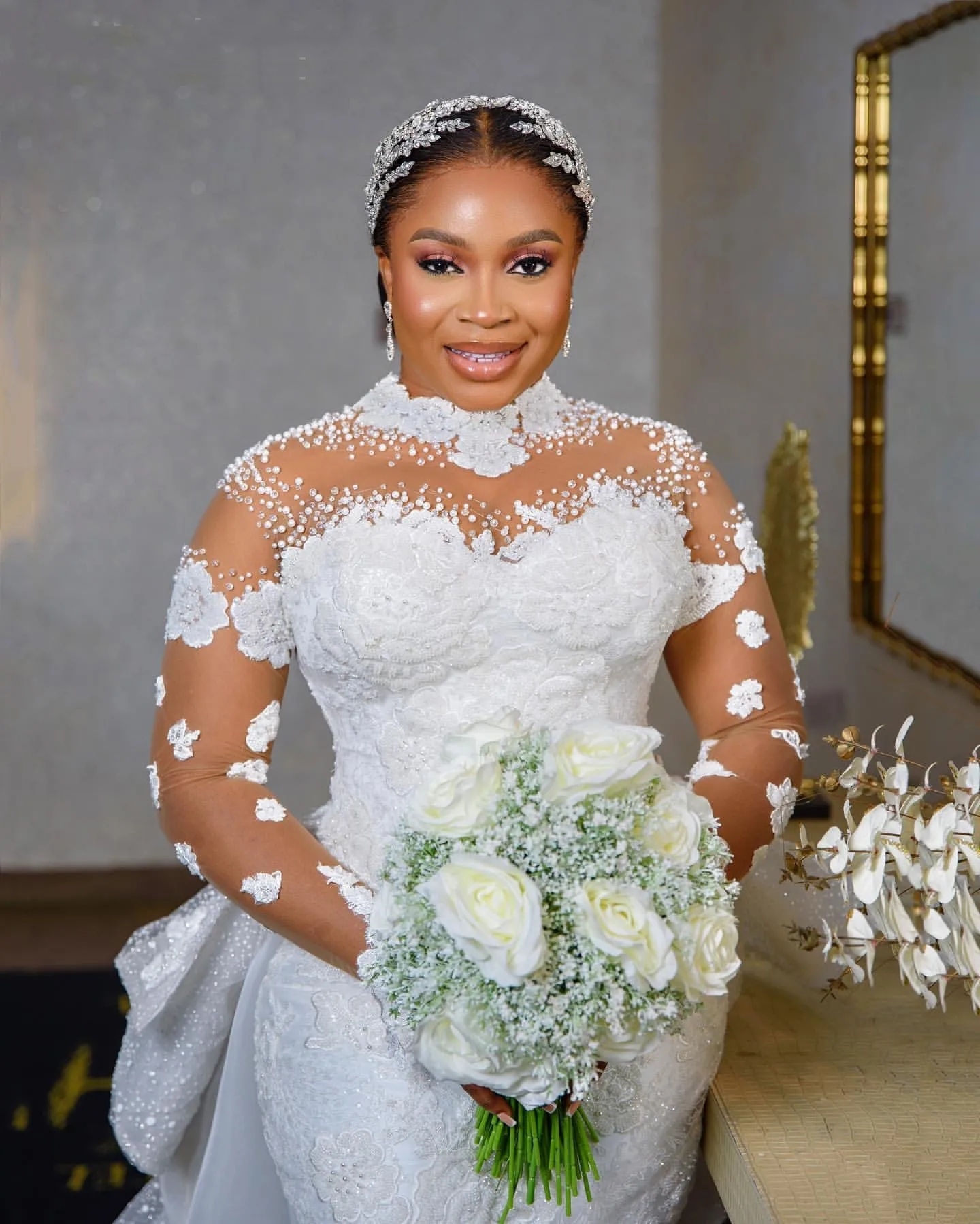 2024 Arabic Aso Ebi Plus Size White Lace Beaded Wedding Dress Detachable Train Sheer Neck Bridal Gowns Dresses 0431