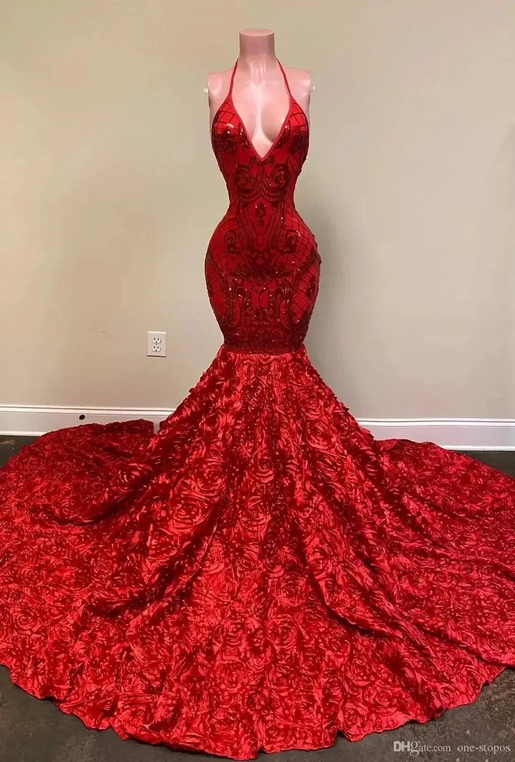 Gorgeous Backless Red Evening Dresses Halter Deep V Neck Lace Appliques Mermaid Prom Dress Rose Ruffles Special Ocn Party Gowns Bc10882 Lz0304