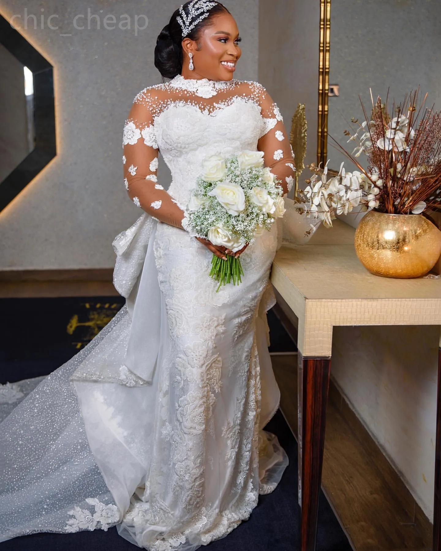 2024 Arabic Aso Ebi Plus Size White Lace Beaded Wedding Dress Detachable Train Sheer Neck Bridal Gowns Dresses 0431