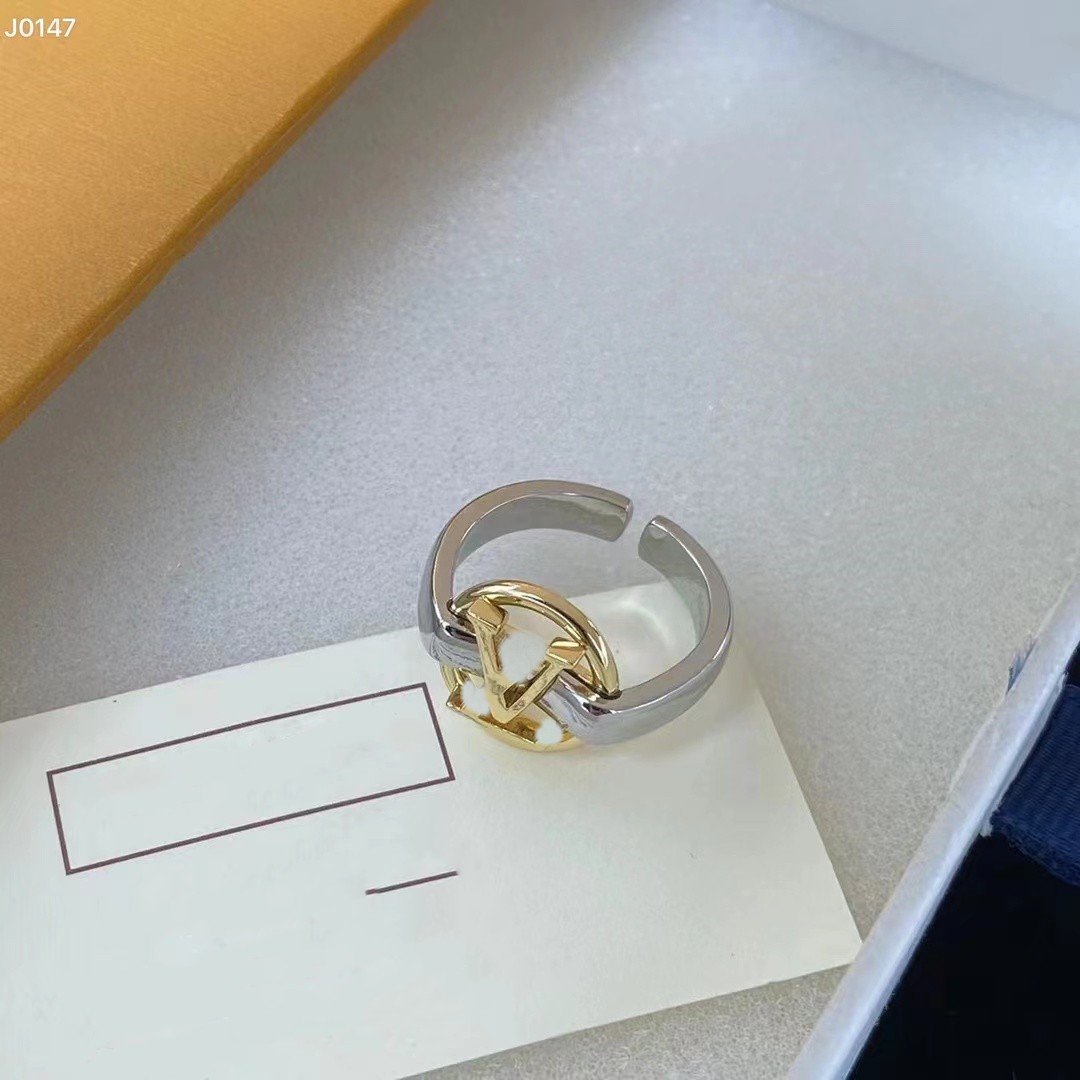 New classic luxury designer for men and women, simple and atmospheric social daily holiday rings, jewelry accessories