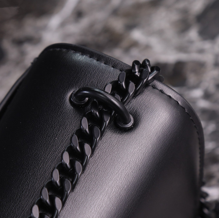 Top Luxury Loop Bag Croissant Bags Shoulder Hobo Designer Purse Cosmetic Half-moon Baguette Underarm Handbag Crossbody Metal Chain Collection handbag