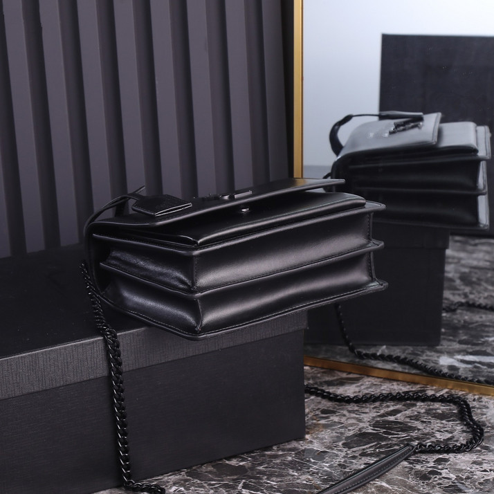 Top Luxury Loop Bag Croissant Bags Shoulder Hobo Designer Purse Cosmetic Half-moon Baguette Underarm Handbag Crossbody Metal Chain Collection handbag