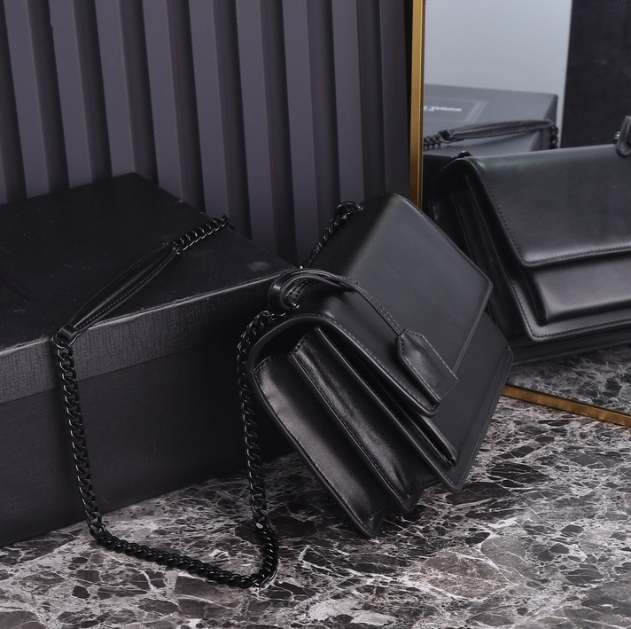 Top Luxury Loop Bag Croissant Bags Shoulder Hobo Designer Purse Cosmetic Half-moon Baguette Underarm Handbag Crossbody Metal Chain Collection handbag