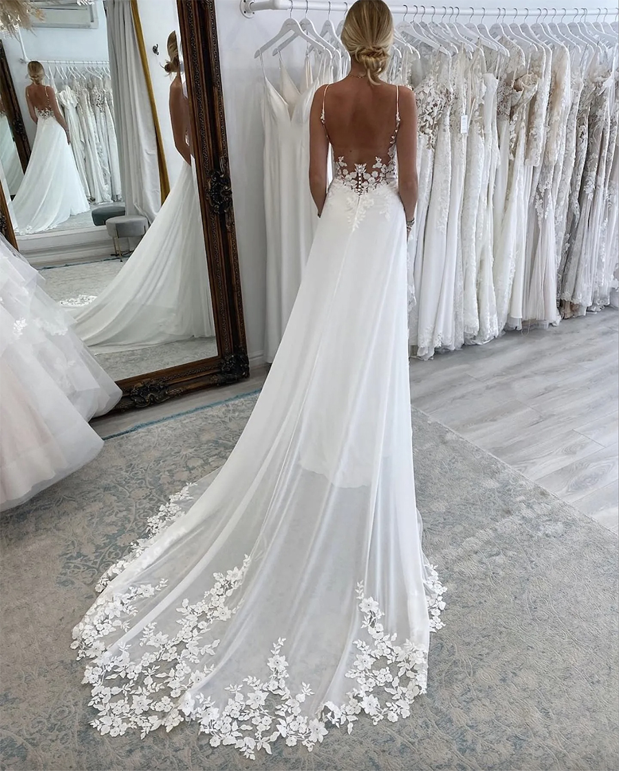 Boho Lace A Line Wedding Dresses Straps Backless Button Appliques Sweep Train Designer Wedding Bridal Gowns 0431