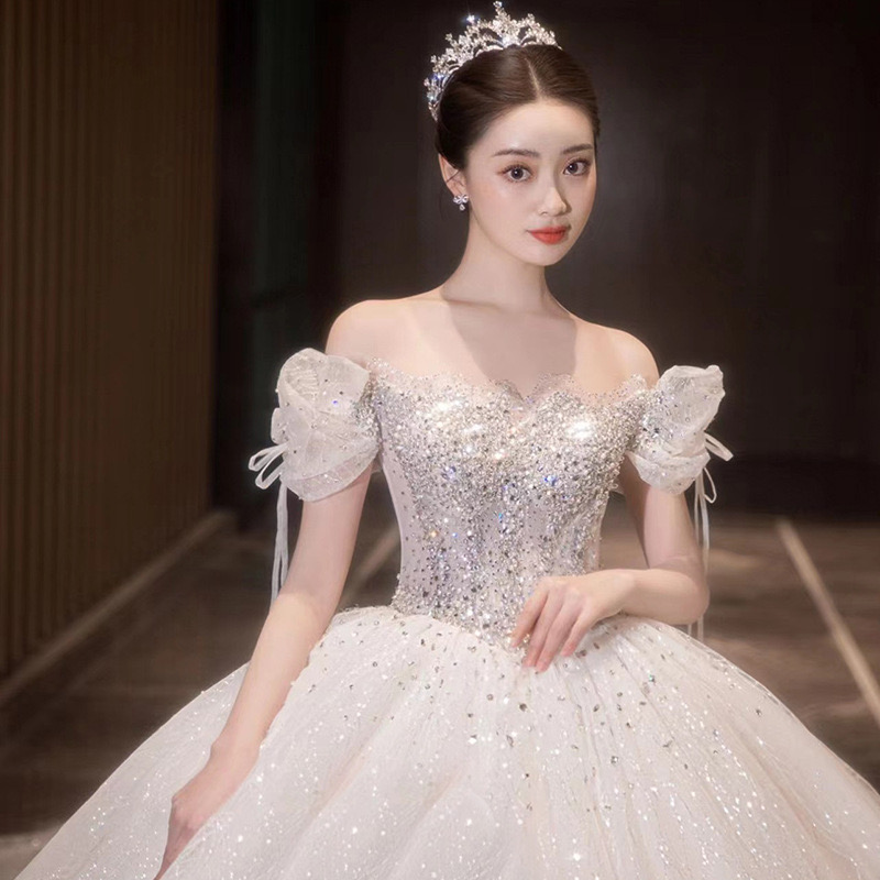 2024 Gorgeous crystals Wedding Dresses Bridal Gown with 3D Floral Applique A Line Beaded Crystals Sweep Train Plus Size Custom Garden off shoulder ves