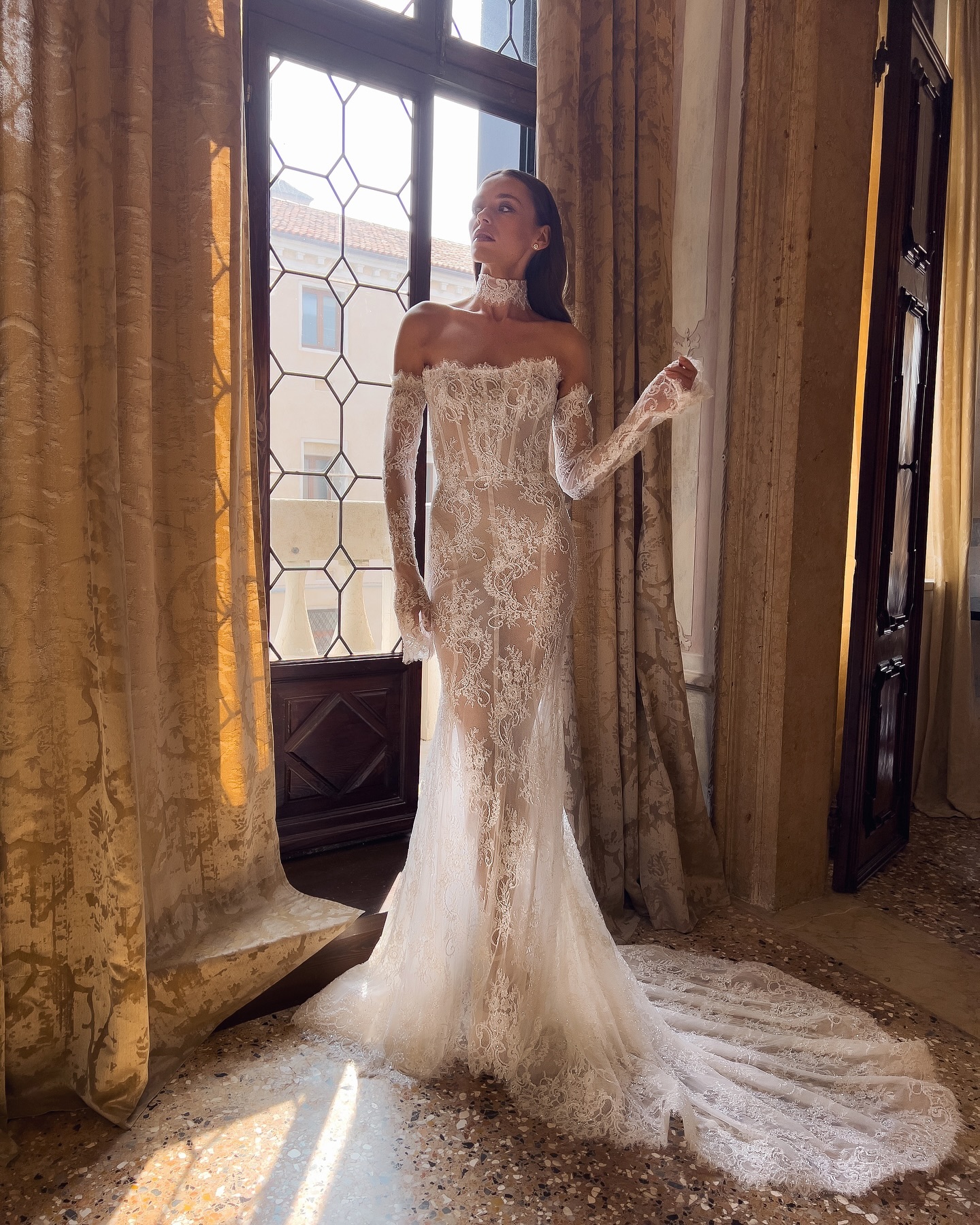 Fashion Mermaid Lace Dresses Ogstuff Strapless Designer Wedding Dress Long Sleeves Illusion Wedding Bridal Gowns Backless 0515