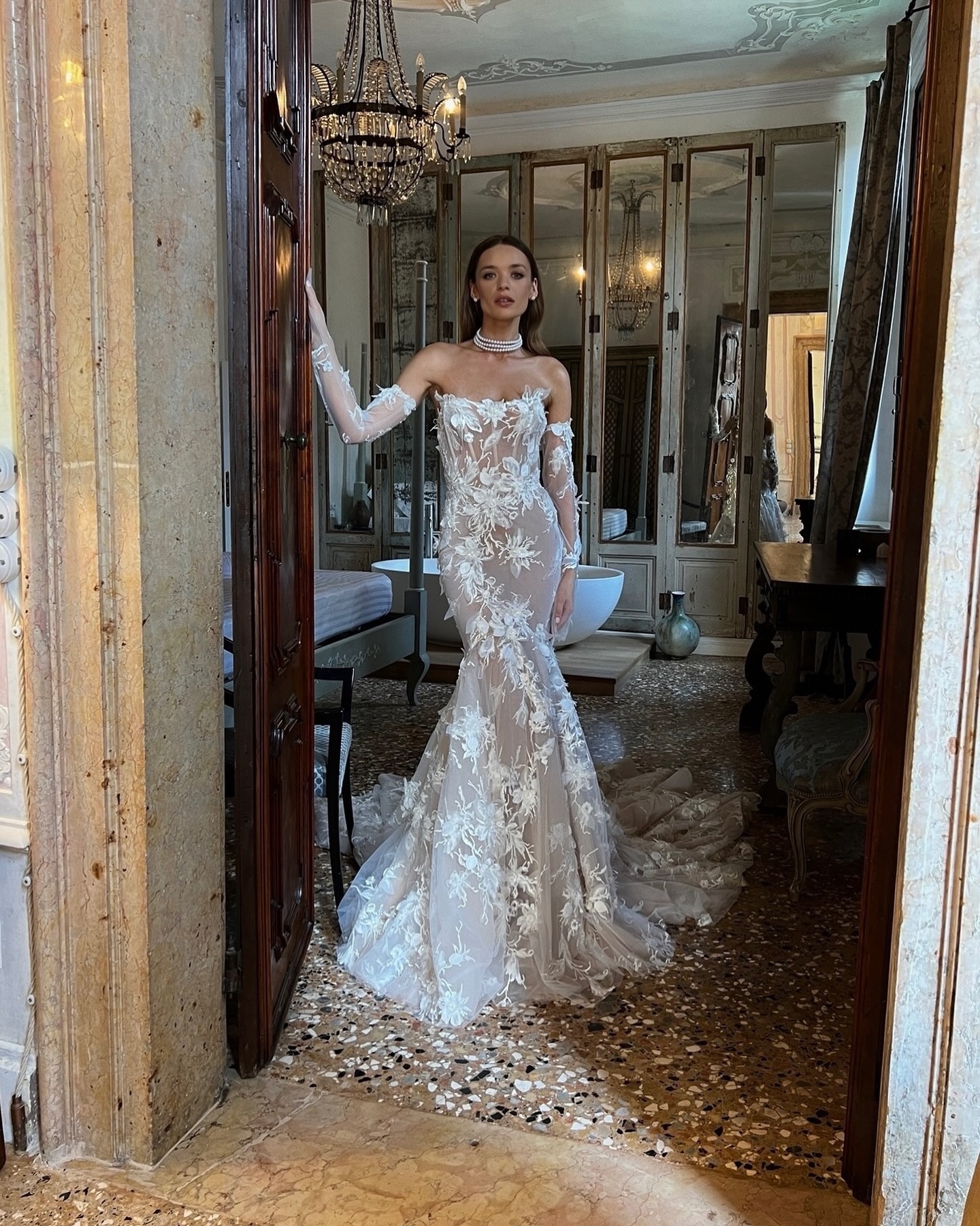 Mermaid Lace Dresses Ogstuff Strapless Designer Wedding Dress Long Sleeves Illusion Wedding Bridal Gowns Sweep Train