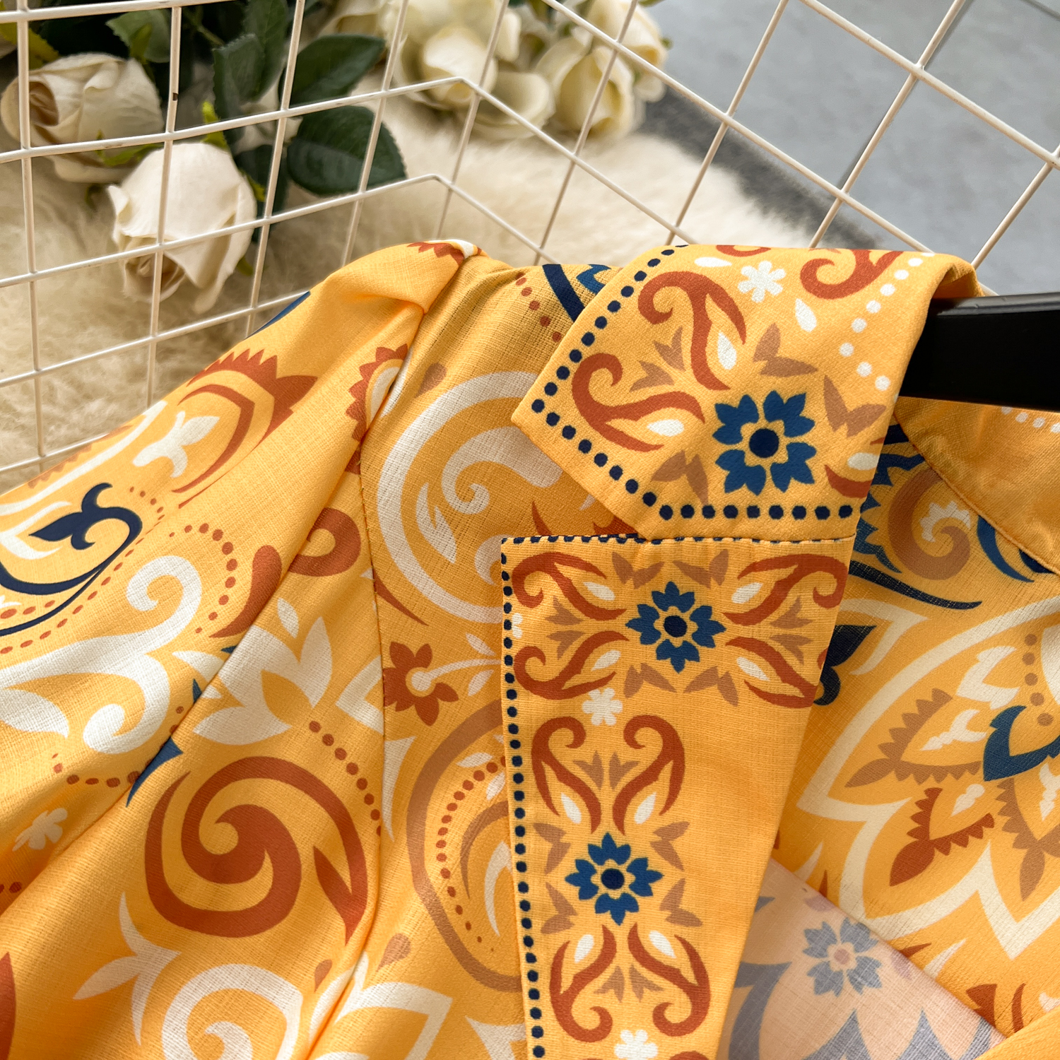 Casual Dresses Spring Vintage Floral Printed Dress High Waist V-neck Lantern Sleeve Short Pleated Dress White Red Long Sleeve A-line Dresses 2024