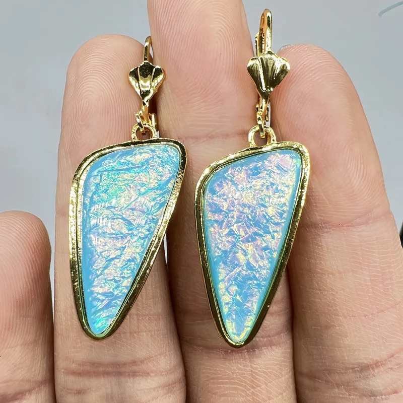 Womens Gold Plated Triangle Opal Earrings Silver Metal Pin Fashion Wedding Engagement Drop 240305