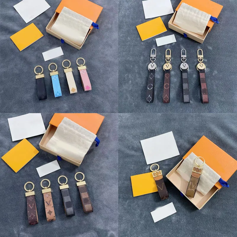 Classic Unisex Keychain Brand Designer Key Buckle Mens Luxury Car Keyring Womens Buckle Keychains Handmade Leather Bags Pendant Fashion Jewelry Accessories Gifts