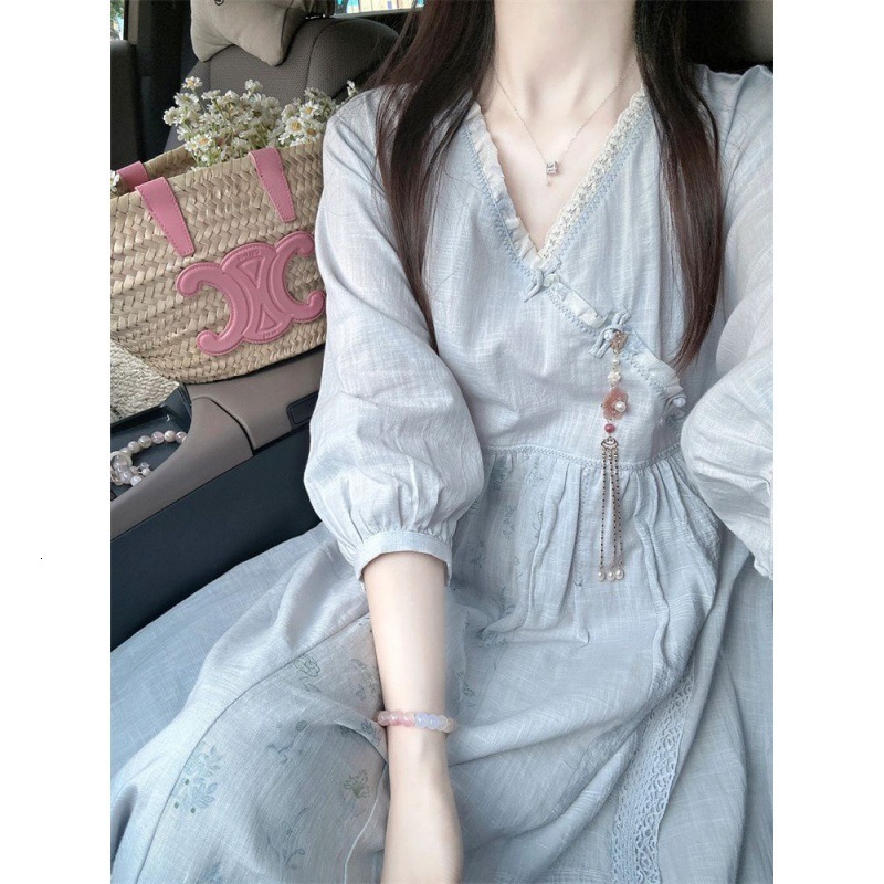 New Chinese style improved version of the three quarter sleeved dress for women in early autumn with a new sense of temperament and a waist length ski