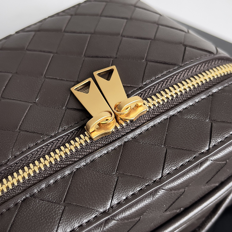 10A Designer Cosmetic Lady Shoulder Genuine leather Crossbody 18CM Delicate knockoff Handle Bag