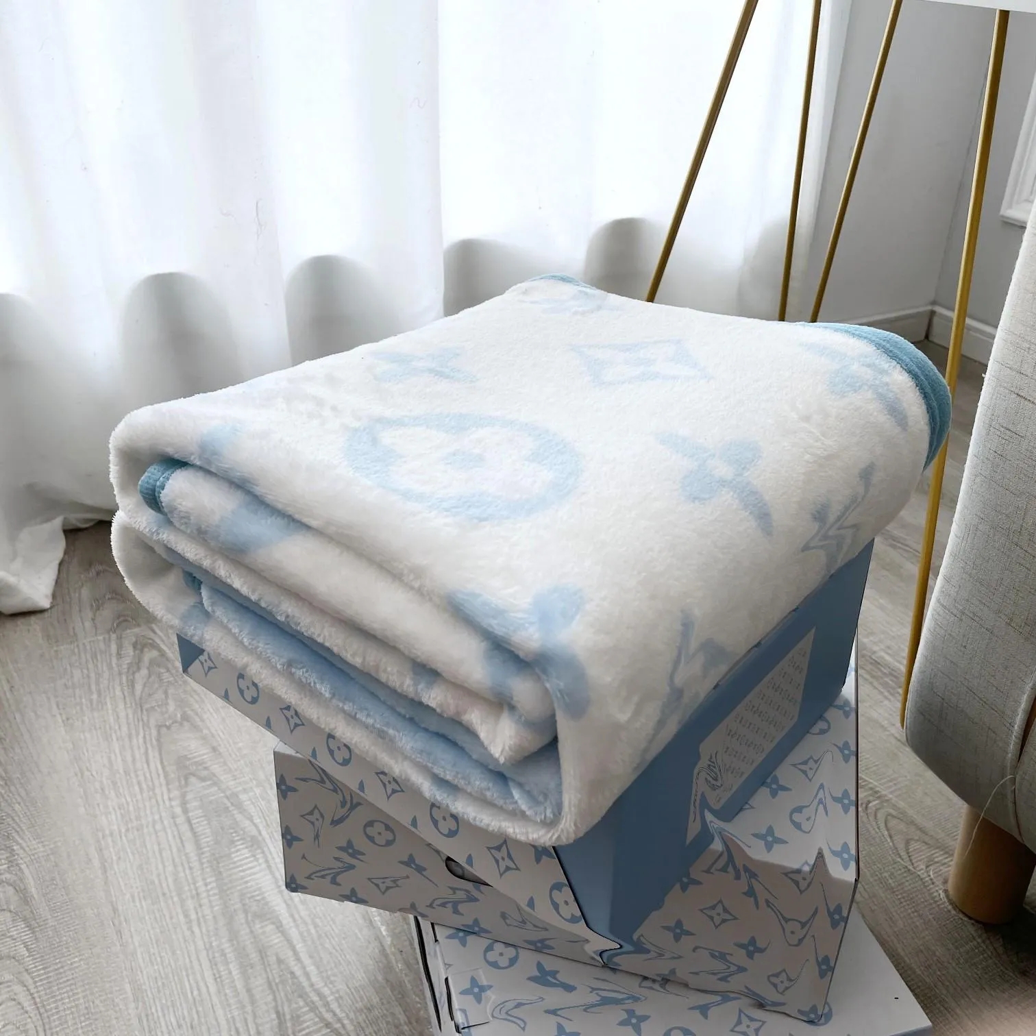 Designer Old Flower Printed Classic letter logo Design color Blanket Office nap travel towel sofa decoration blanket 150*200cm with gift box