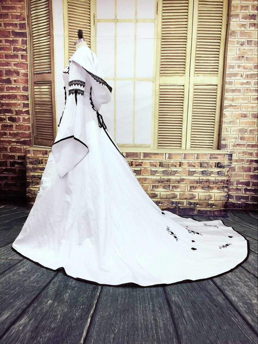 Vintage Black And White Celtic Wedding Dress With Cap Bell Long Sleeves Embroidery Lace-Up Medieval Victorian Bridal Gowns Court Train A Line Bride Dr