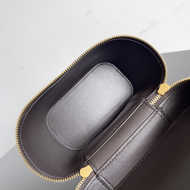10A Designer Cosmetic Lady Shoulder Genuine leather Crossbody 18CM Delicate knockoff Handle Bag