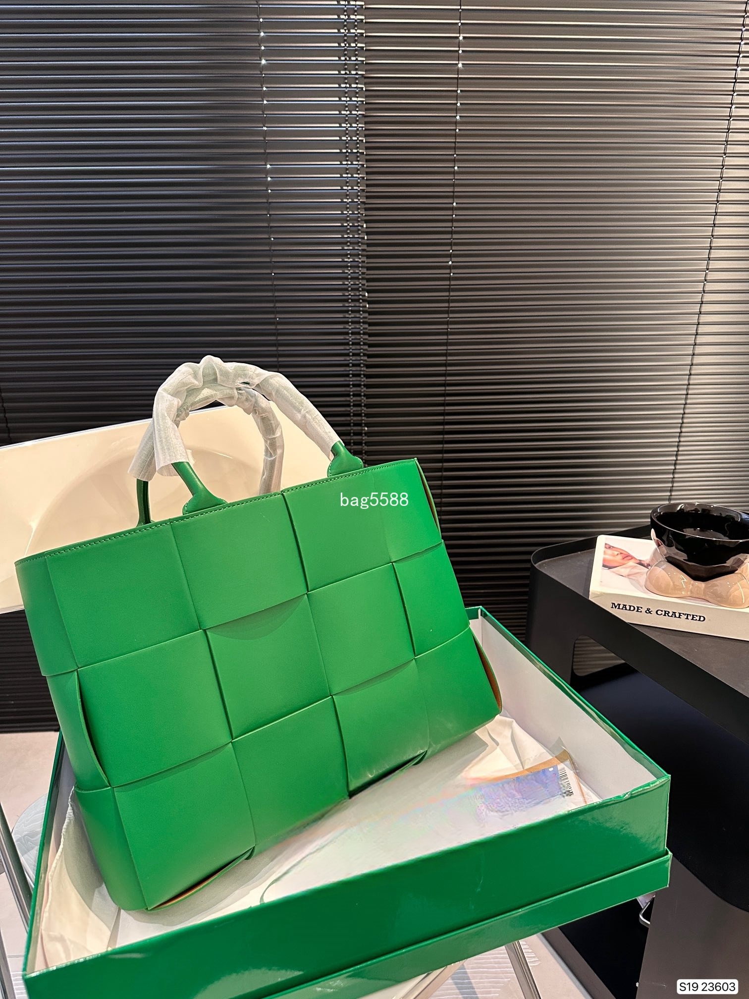 Woven Leather Tote Bag Designer Andiamo Arco Fashion East-West Shopping Bag in Parrot Green