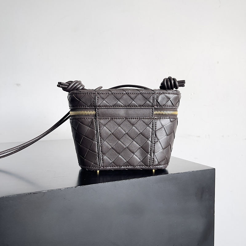 10A Designer Cosmetic Lady Shoulder Genuine leather Crossbody 18CM Delicate knockoff Handle Bag