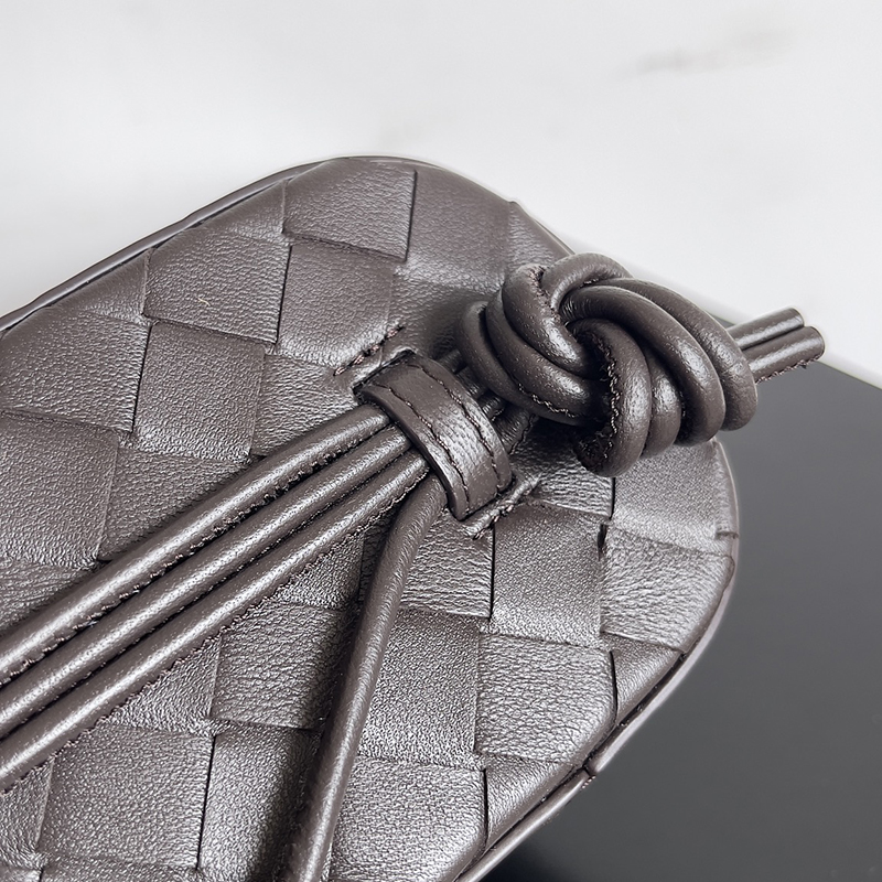 10A Designer Cosmetic Lady Shoulder Genuine leather Crossbody 18CM Delicate knockoff Handle Bag