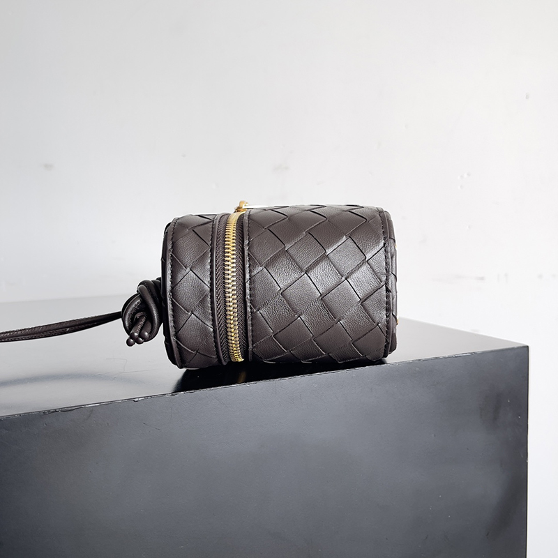 10A Designer Cosmetic Lady Shoulder Genuine leather Crossbody 18CM Delicate knockoff Handle Bag