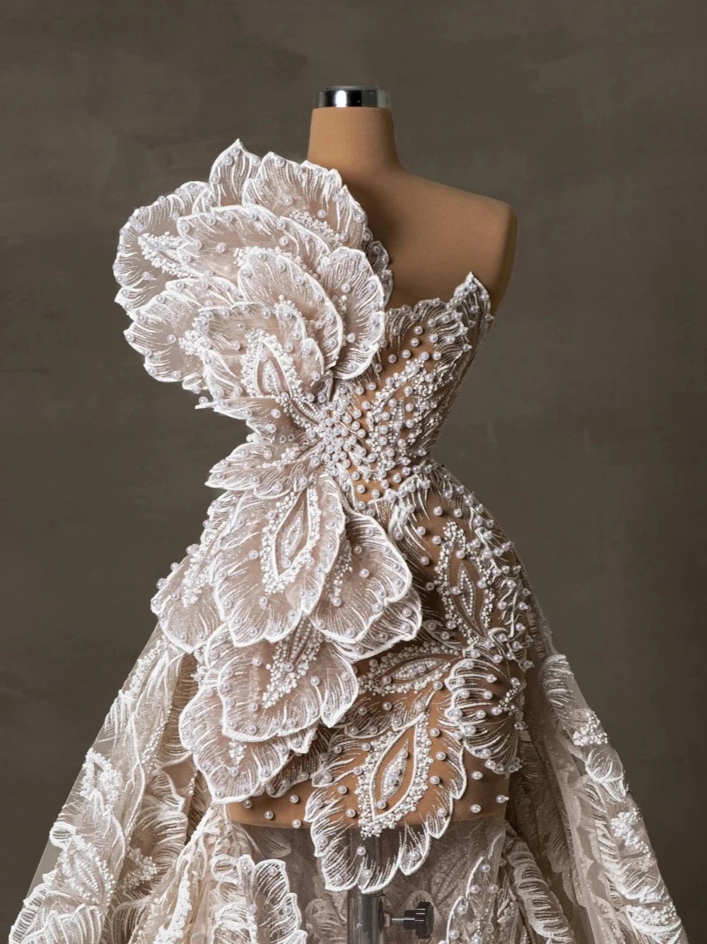 Gorgeous Applique Mermaid Wedding Dress Pearls Bridal Gowns Strapless See Through Illusion Bride Dresses Sweep Train Custom Made