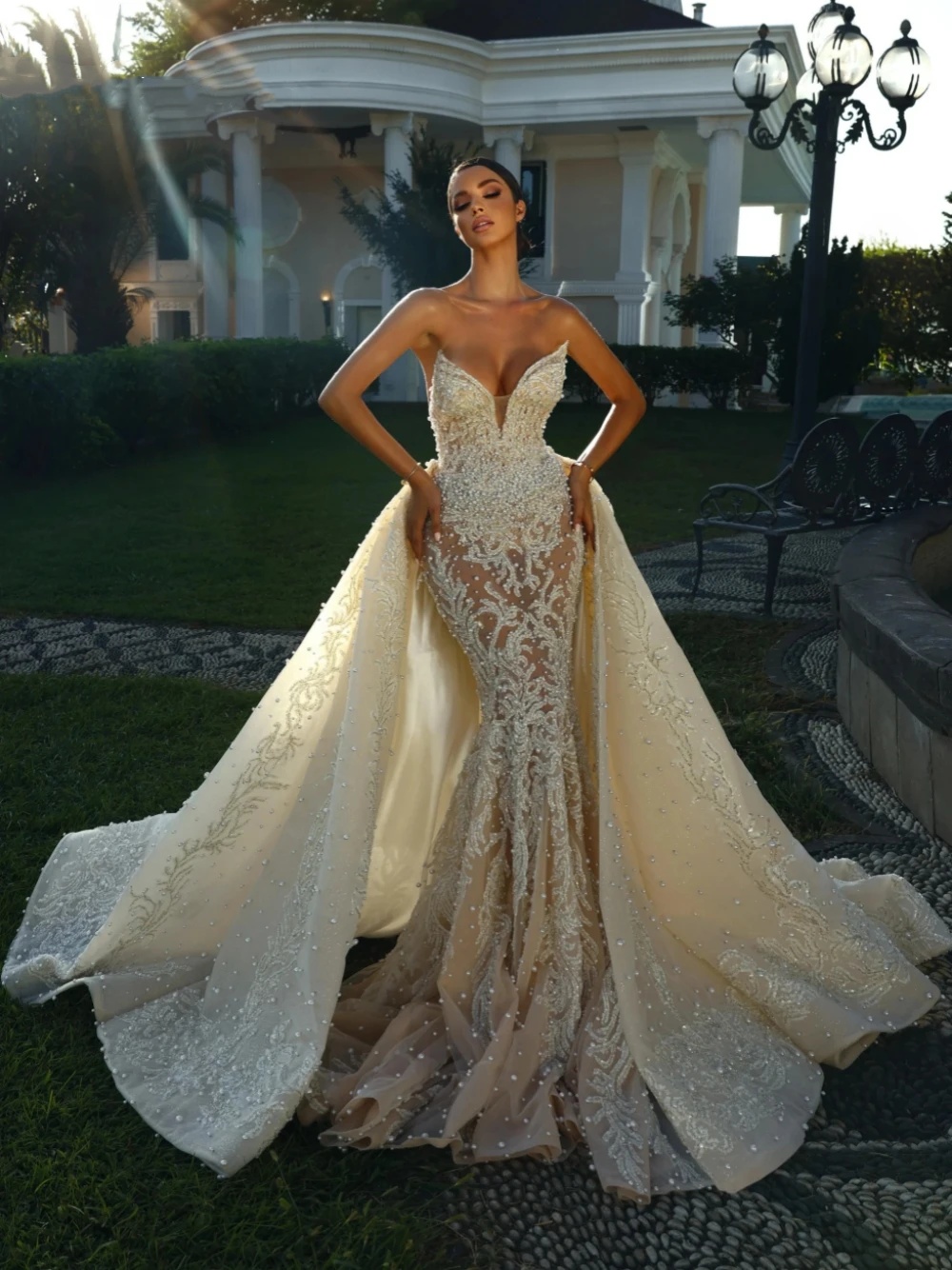 Graceful Applique Wedding Dress Strapless Pearls Mermaid Bridal Gowns Sleeveless Lace Illusion Bride Dresses Sweep Train Custom Made