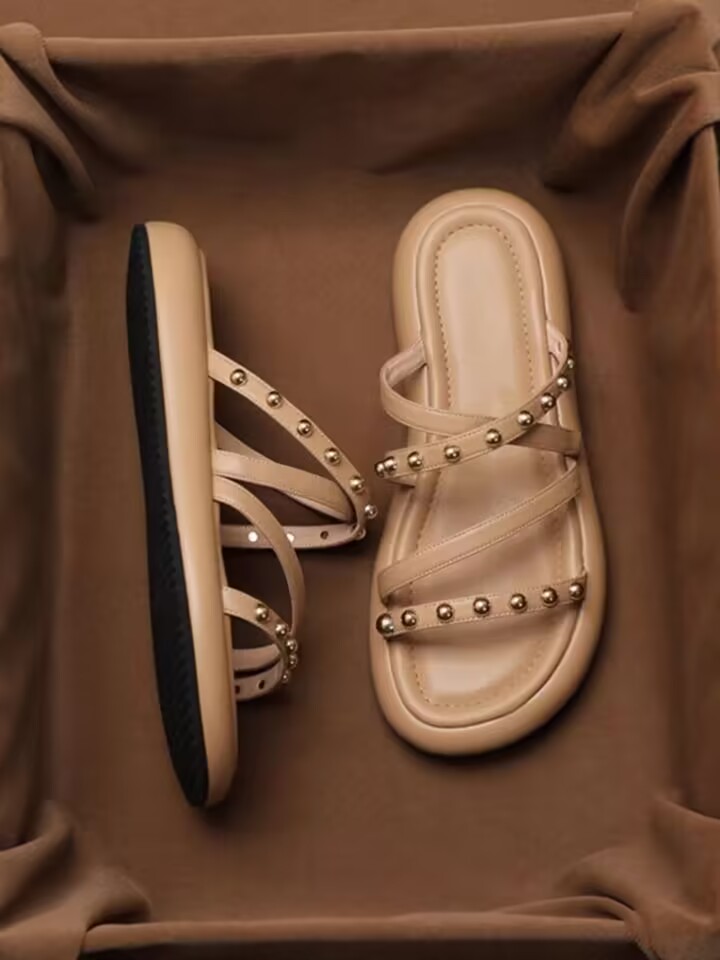 2024 Fashion Studded Slippers Real Soft Leather Comfortable Thick Sole Outdoor Beautiful Leisure Beach Sandals