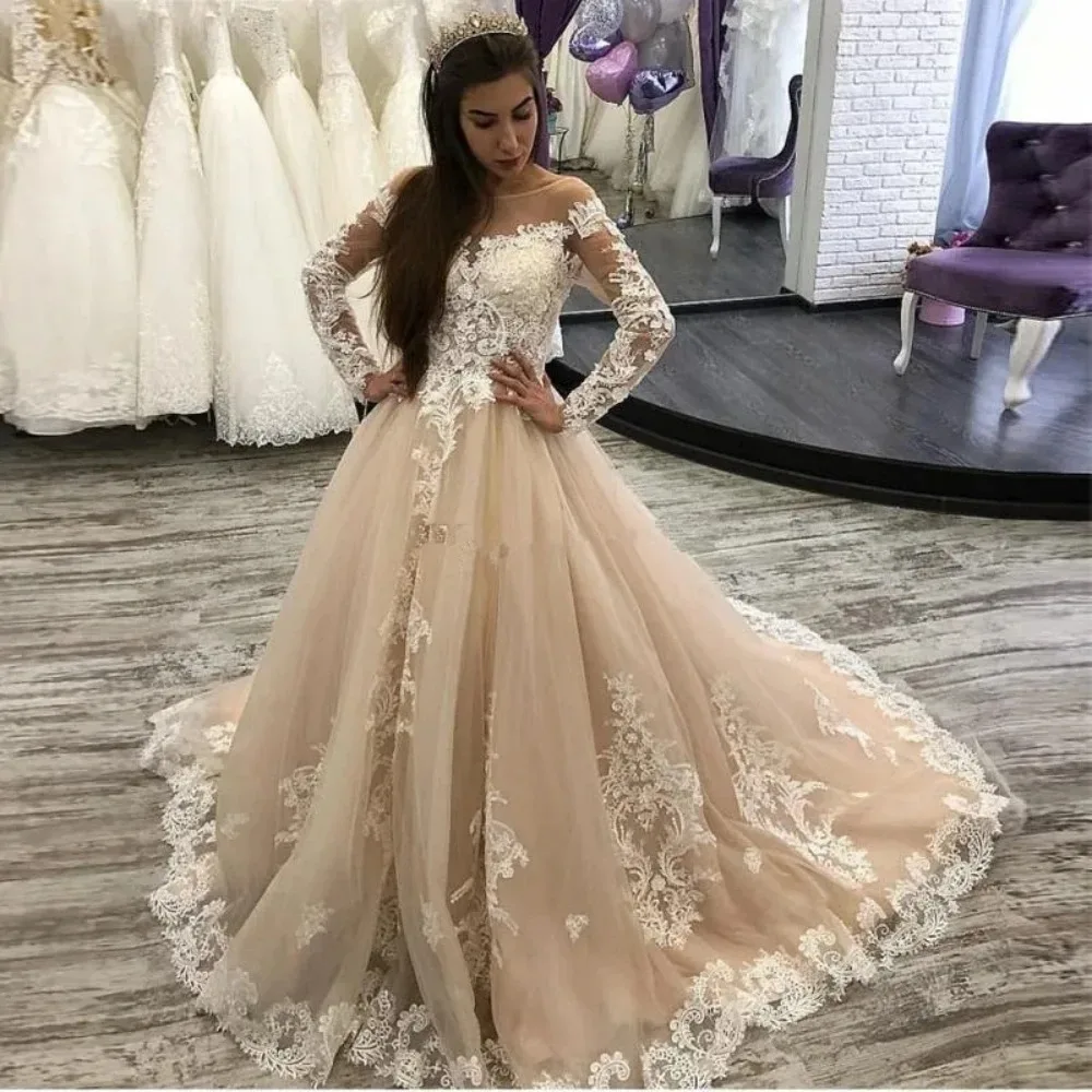 Elegant Champagne A e Wedding Dresses Lace Appliques Long Sleeves Country Bridal Gowns Court Train Garden Bride Dress 2024