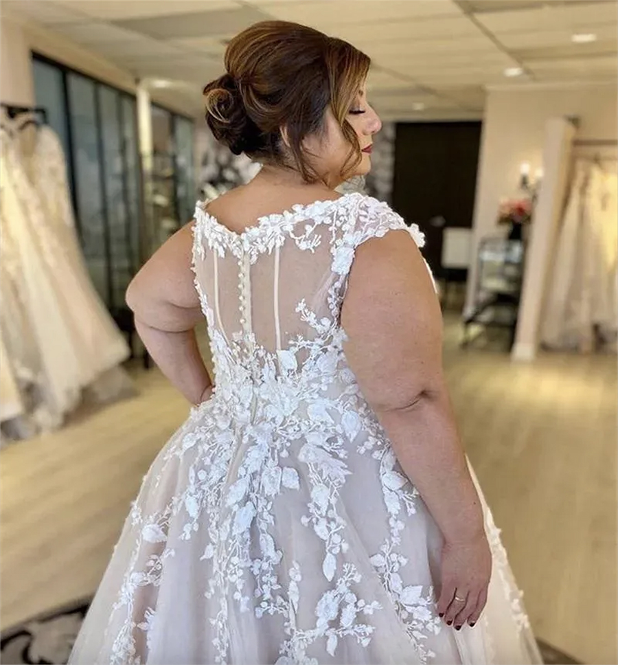 Plus Size Wedding Dresses Bridal Gown with 3D Floral Lace Applique V Neck Sweep Train Tulle Custom Made Covered Buttons Back vestido de novia